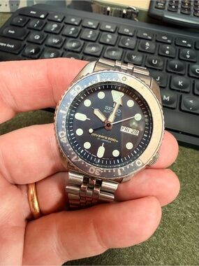 Seiko SKX 009 J Diver Watch — Black Dial with Silver Case, made in Japan